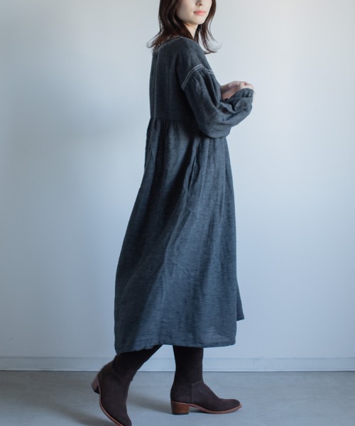 refinedworks(リファインドワークス)の「綿麻起毛刺繍ワンピース(ワンピース・レディース・チャコールグレー/ベージュ・M-L)」の11枚目の写真