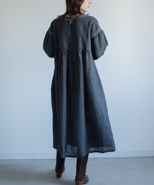 refinedworks(リファインドワークス)の「綿麻起毛刺繍ワンピース(ワンピース・レディース・チャコールグレー/ベージュ・M-L)」の17枚目の写真