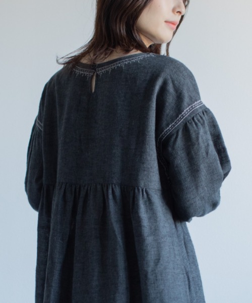 refinedworks(リファインドワークス)の「綿麻起毛刺繍ワンピース(ワンピース・レディース・チャコールグレー/ベージュ・M-L)」の15枚目の写真