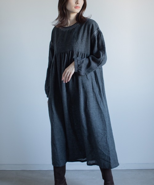 refinedworks(リファインドワークス)の「綿麻起毛刺繍ワンピース(ワンピース・レディース・チャコールグレー/ベージュ・M-L)」の7枚目の写真