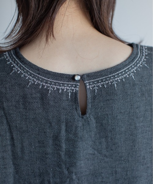 refinedworks(リファインドワークス)の「綿麻起毛刺繍ワンピース(ワンピース・レディース・チャコールグレー/ベージュ・M-L)」の5枚目の写真