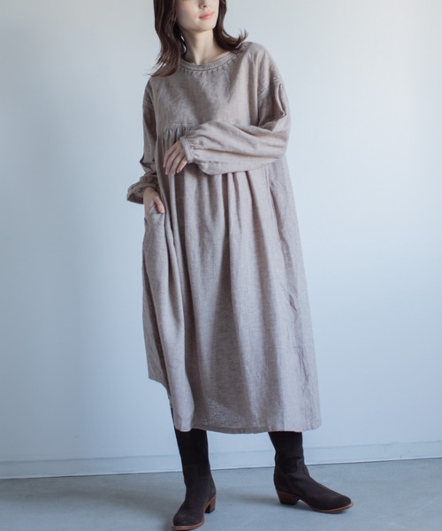 refinedworks(リファインドワークス)の「綿麻起毛刺繍ワンピース(ワンピース・レディース・チャコールグレー/ベージュ・M-L)」の3枚目の写真