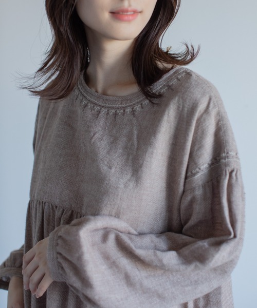 refinedworks(リファインドワークス)の「綿麻起毛刺繍ワンピース(ワンピース・レディース・チャコールグレー/ベージュ・M-L)」の14枚目の写真