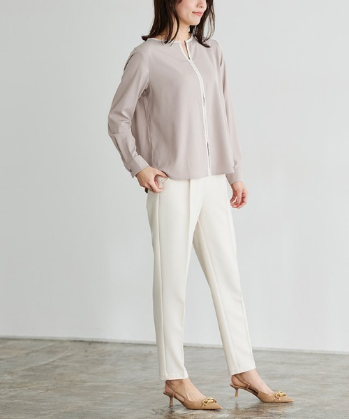 Pierrot（ピエロ）の「配色キーネックブラウス（シャツ/ブラウス・レディース・アイボリー/グレイッシュベージュ/ネイビー/ミント/キャメル/ライトブルー/グレー/ホワイト系その他/ホワイト×ブラック・M/L/S）」の14枚目の写真