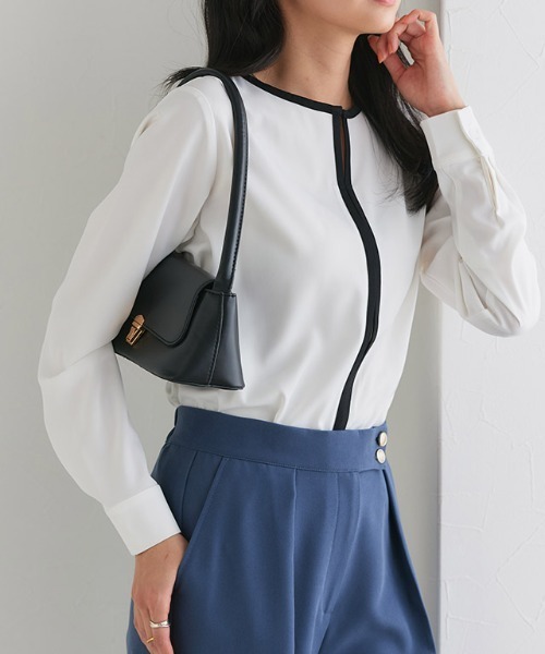 Pierrot（ピエロ）の「配色キーネックブラウス（シャツ/ブラウス・レディース・アイボリー/グレイッシュベージュ/ネイビー/ミント/キャメル/ライトブルー/グレー/ホワイト系その他/ホワイト×ブラック・M/L/S）」の13枚目の写真