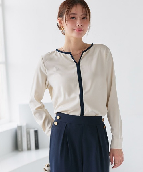 Pierrot（ピエロ）の「配色キーネックブラウス（シャツ/ブラウス・レディース・アイボリー/グレイッシュベージュ/ネイビー/ミント/キャメル/ライトブルー/グレー/ホワイト系その他/ホワイト×ブラック・M/L/S）」の18枚目の写真