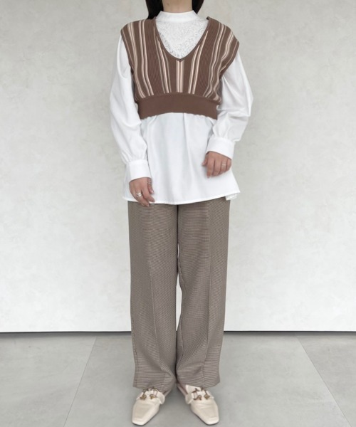NEUNA(ヌナ)の「クロップド丈ストライプ配色ビスチェ(ベスト・レディース・ベージュ/モカ/ブラック・FREE)」の12枚目の写真