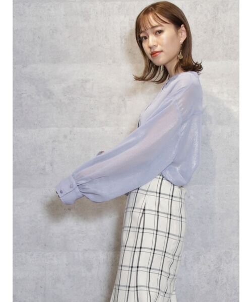 dazzlin（ダズリン）の「グロッシースタンドカラーロングシャツ（シャツ/ブラウス・レディース・ピンク/オフホワイト/ブルー・FREE）」の3枚目の写真