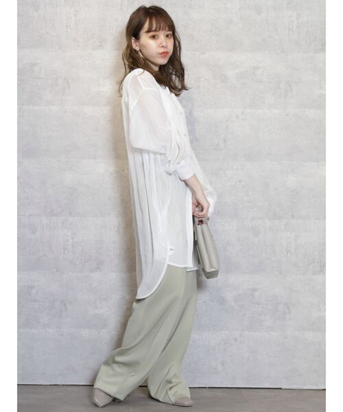 dazzlin（ダズリン）の「グロッシースタンドカラーロングシャツ（シャツ/ブラウス・レディース・ピンク/オフホワイト/ブルー・FREE）」の6枚目の写真