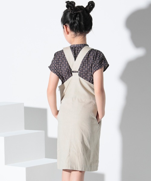 ARCH & LINE(アーチアンドライン)の「コットンオックス ジャンパースカート OXFORD WASHER JUMPER SKIRT(ジャンパースカート・キッズ・スミクロ/ライトベージュ・S/M/L/XL)」の5枚目の写真