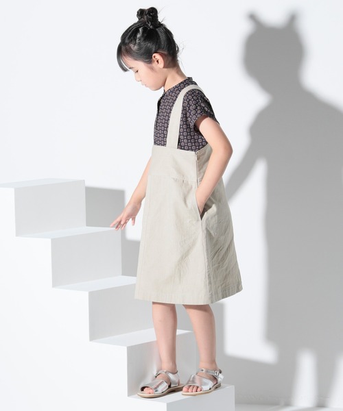 ARCH & LINE(アーチアンドライン)の「コットンオックス ジャンパースカート OXFORD WASHER JUMPER SKIRT(ジャンパースカート・キッズ・スミクロ/ライトベージュ・S/M/L/XL)」の14枚目の写真
