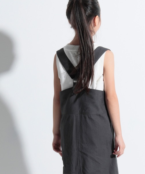 ARCH & LINE(アーチアンドライン)の「コットンオックス ジャンパースカート OXFORD WASHER JUMPER SKIRT(ジャンパースカート・キッズ・スミクロ/ライトベージュ・S/M/L/XL)」の7枚目の写真