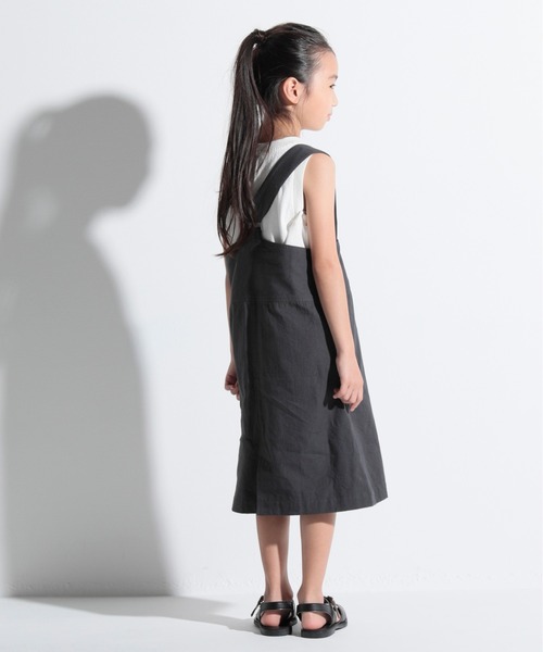 ARCH & LINE(アーチアンドライン)の「コットンオックス ジャンパースカート OXFORD WASHER JUMPER SKIRT(ジャンパースカート・キッズ・スミクロ/ライトベージュ・S/M/L/XL)」の13枚目の写真