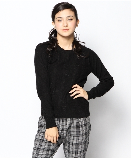 earth music&ecology（アースミュージックアンドエコロジー）の「ケーブルニットプルオーバー（ニット/セーター・レディース・アイボリー/杢グレー/ライトピンク/ライトイエロー/ラベンダー/ブラック・MEDIUM/SMALL）」の2枚目の写真