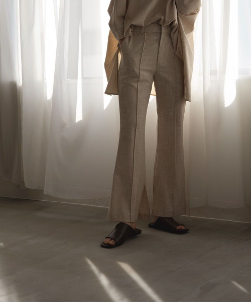 marjour(マージュール)の「CENTER PRESS PANTS(その他パンツ)」|アイボリー
