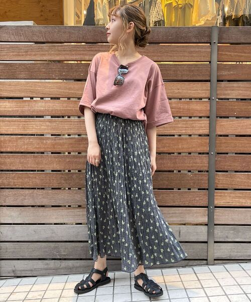 fredy emue（フレディエミュ）の「BIG T-SHIRT（ビッグTシャツ）（Tシャツ/カットソー・レディース・チャコールグレー/オフホワイト/ピンク/グリーン・38）」の18枚目の写真