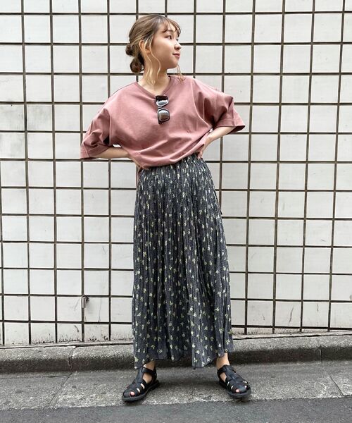 fredy emue（フレディエミュ）の「BIG T-SHIRT（ビッグTシャツ）（Tシャツ/カットソー・レディース・チャコールグレー/オフホワイト/ピンク/グリーン・38）」の6枚目の写真