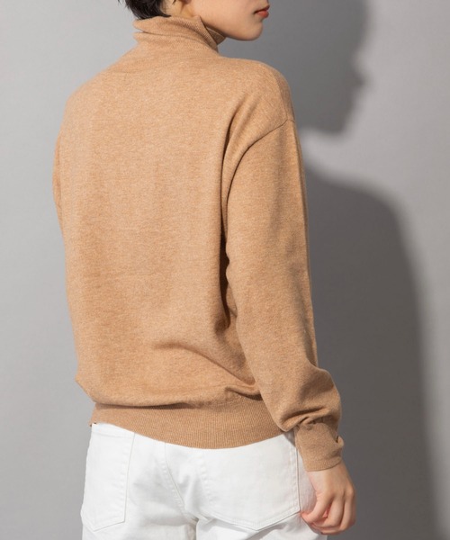 Munich(ミューニック)の「ソフトジャージタートルネックサイドジッププルオーバー(ニット/セーター・レディース・グレー/レッド/アイボリー/ブラック/ベージュ・FREE)」の15枚目の写真