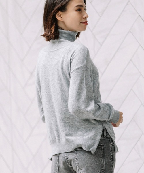 Munich(ミューニック)の「ソフトジャージタートルネックサイドジッププルオーバー(ニット/セーター・レディース・グレー/レッド/アイボリー/ブラック/ベージュ・FREE)」の20枚目の写真