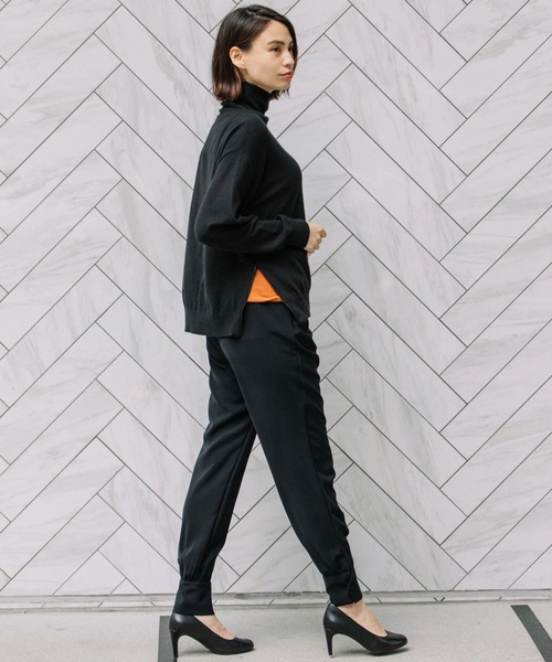 Munich(ミューニック)の「ソフトジャージタートルネックサイドジッププルオーバー(ニット/セーター・レディース・グレー/レッド/アイボリー/ブラック/ベージュ・FREE)」の22枚目の写真