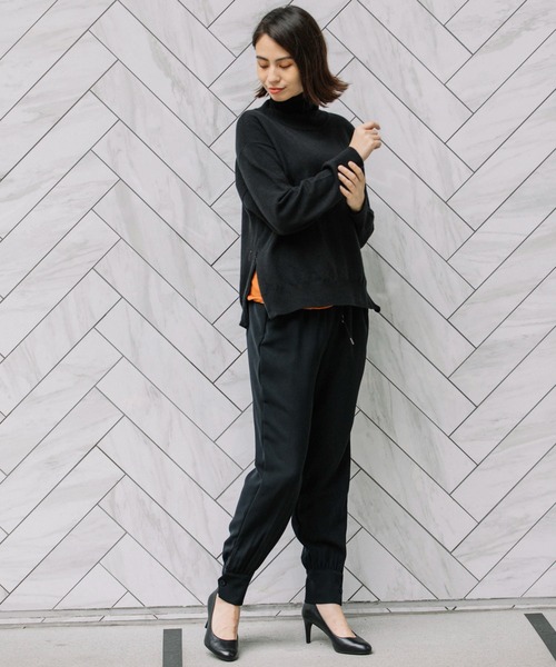 Munich(ミューニック)の「ソフトジャージタートルネックサイドジッププルオーバー(ニット/セーター・レディース・グレー/レッド/アイボリー/ブラック/ベージュ・FREE)」の21枚目の写真