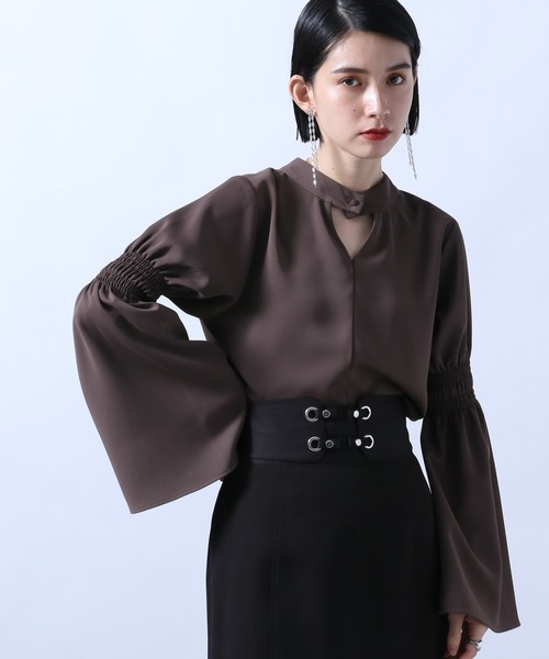 HARE(ハレ)の「2WAYシャーリングブラウス(HARE)(シャツ/ブラウス・レディース・ホワイト/ブラック/ブラウン/ホワイト系その他/ブラック系その他・FREE)」の5枚目の写真