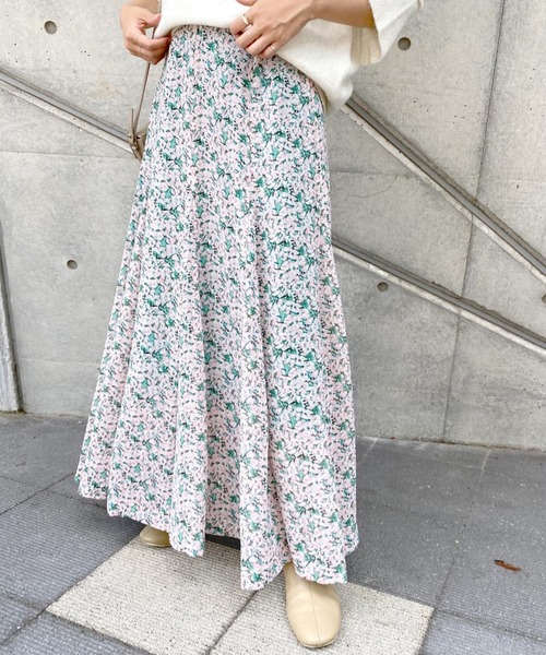 SHENERY(シーナリー)の「プリントフレアマキシスカート(スカート・レディース・グリーン/イエロー・36/38)」の2枚目の写真