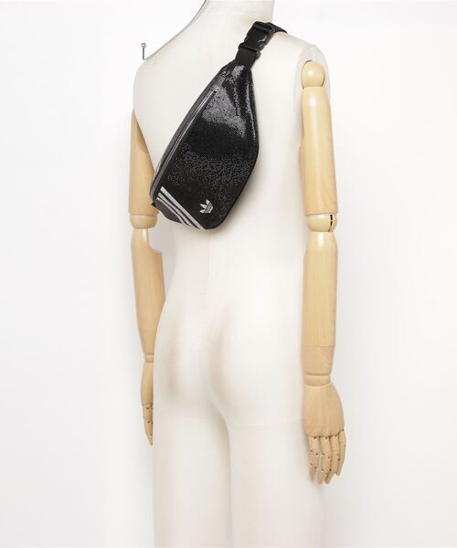 adidas（アディダス）の「ウエストバッグ / アディダスオリジナルス（ボディバッグ/ウエストポーチ・レディース・ブラック/ブラック系その他・FREE）」の10枚目の写真