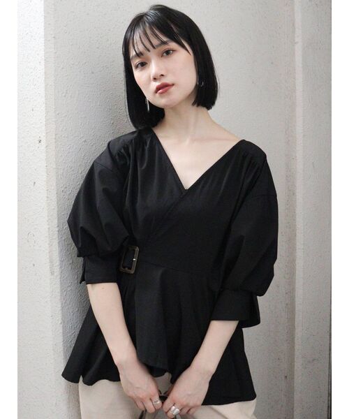 MURUA（ムルーア）の「カシュクールベルトブラウス（シャツ/ブラウス・レディース・ブラック/ブラウン/ベージュ・FREE）」の2枚目の写真