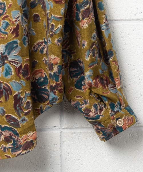 me+em select（ミームセレクト）の「レトロ花柄オーバーシャツ（シャツ/ブラウス・レディース・ベージュ/ブルー・FREE）」の18枚目の写真