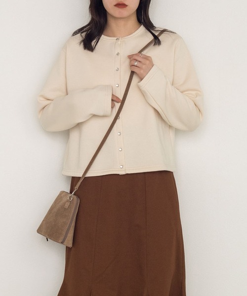 w closet（ダブルクローゼット）の「パールドットボタンスエットクルーカーディガン（カーディガン/ボレロ・レディース・ブラック/ダークグリーン/レッド/アイボリー/ブラック×ホワイト・FREE）」の2枚目の写真