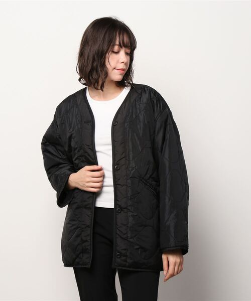 Alpha Industries（アルファインダストリーズ）の「ALPHA INDUSTRIES リバーシブル ボア×キルトジャケット/2WAY（ユニセックス対応）（ノーカラージャケット・レディース・ブラック/カーキ/ベージュ・M/S）」の4枚目の写真