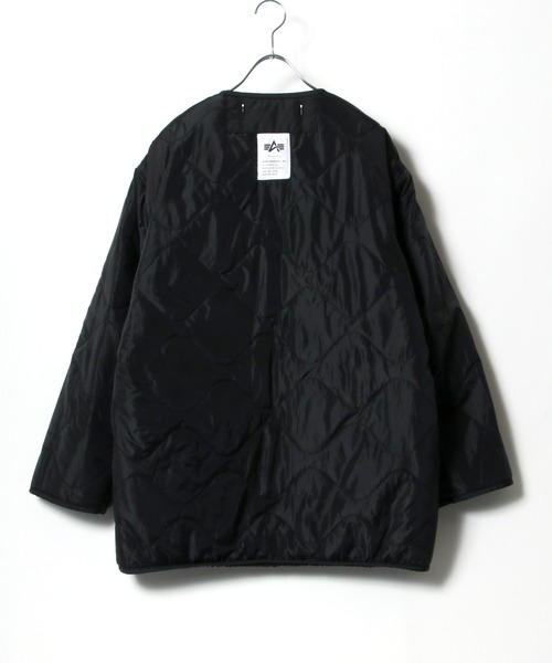 Alpha Industries（アルファインダストリーズ）の「ALPHA INDUSTRIES リバーシブル ボア×キルトジャケット/2WAY（ユニセックス対応）（ノーカラージャケット・レディース・ブラック/カーキ/ベージュ・M/S）」の12枚目の写真