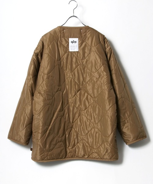 Alpha Industries（アルファインダストリーズ）の「ALPHA INDUSTRIES リバーシブル ボア×キルトジャケット/2WAY（ユニセックス対応）（ノーカラージャケット・レディース・ブラック/カーキ/ベージュ・M/S）」の17枚目の写真