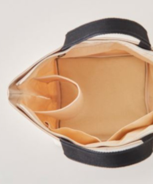 MAISON BREEZE（メゾンブリーズ）の「コンパクトながら中はポケット豊富の強い味方◎【MAISON BREEZE】デイリーキャンバスランチトート KNF（トートバッグ・レディース・ホワイト/グリーン・FREE）」の3枚目の写真