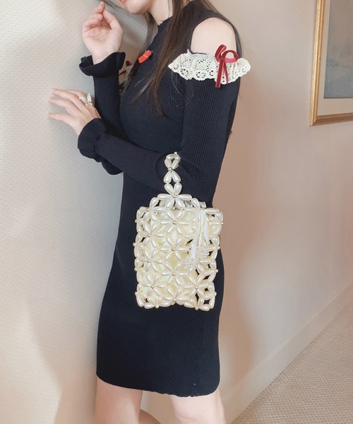 lissi Boutique（リージーブティック）の「【lissi Boutique】肩開きプチハイニットタイトワンピース（ワンピース・レディース・ホワイト/ブラック・FREE）」の2枚目の写真