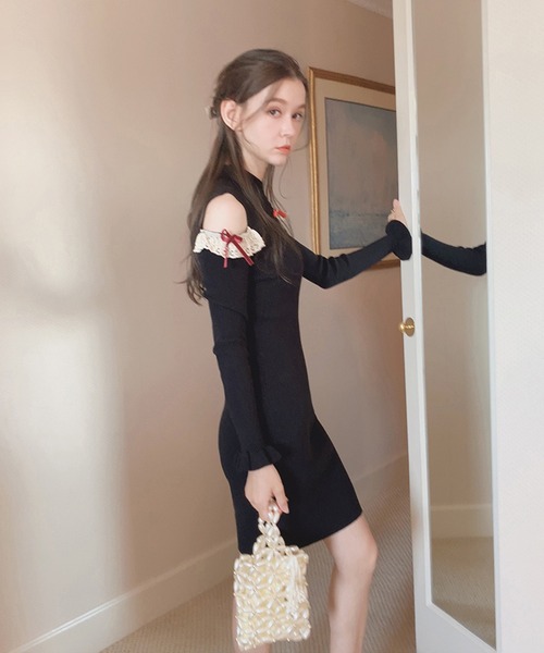 lissi Boutique（リージーブティック）の「【lissi Boutique】肩開きプチハイニットタイトワンピース（ワンピース・レディース・ホワイト/ブラック・FREE）」の6枚目の写真