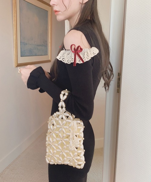 lissi Boutique（リージーブティック）の「【lissi Boutique】肩開きプチハイニットタイトワンピース（ワンピース・レディース・ホワイト/ブラック・FREE）」の10枚目の写真