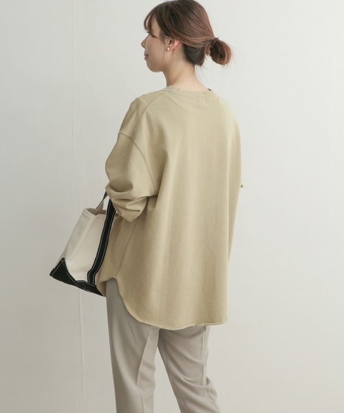 URBAN RESEARCH DOORS（アーバンリサーチドアーズ）の「ピグメントプリントスウェット（スウェット・レディース・チャコールグレー/ライトベージュ/ライトカーキ・1）」の20枚目の写真