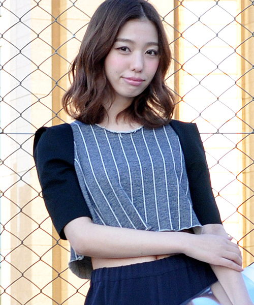 AVIE(アビィ)の「ストライプ裏毛 クロップドプルオーバー(Tシャツ/カットソー・レディース・オフホワイト/ネイビー・FREE)」の2枚目の写真