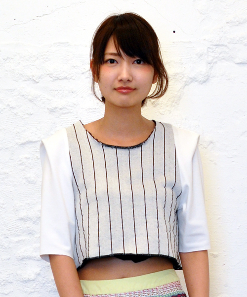 AVIE(アビィ)の「ストライプ裏毛 クロップドプルオーバー(Tシャツ/カットソー・レディース・オフホワイト/ネイビー・FREE)」の1枚目の写真