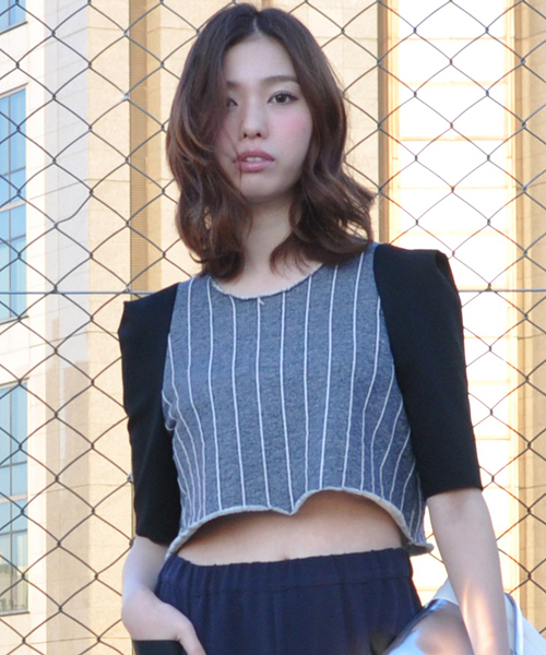 AVIE(アビィ)の「ストライプ裏毛 クロップドプルオーバー(Tシャツ/カットソー・レディース・オフホワイト/ネイビー・FREE)」の7枚目の写真