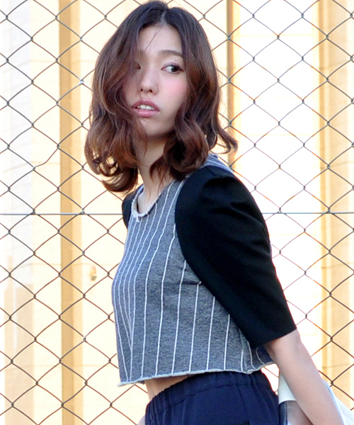 AVIE(アビィ)の「ストライプ裏毛 クロップドプルオーバー(Tシャツ/カットソー・レディース・オフホワイト/ネイビー・FREE)」の9枚目の写真