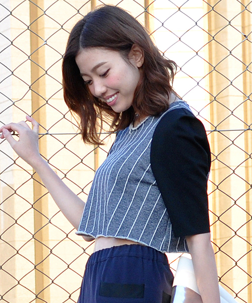 AVIE(アビィ)の「ストライプ裏毛 クロップドプルオーバー(Tシャツ/カットソー・レディース・オフホワイト/ネイビー・FREE)」の15枚目の写真