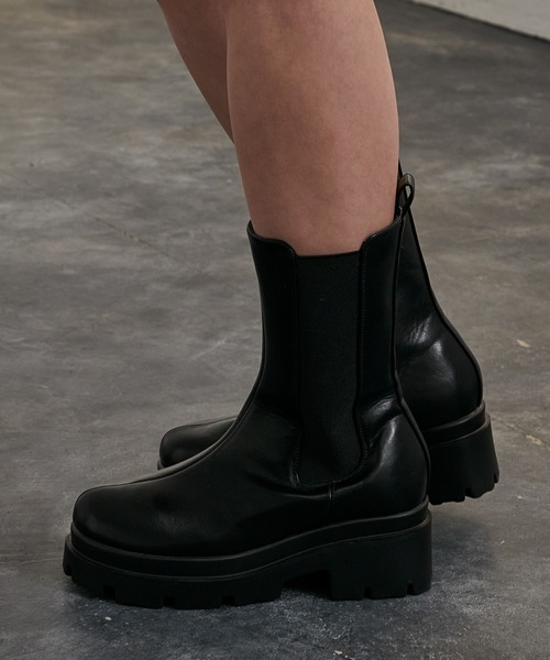Ezick(エジック)の「美脚トラックソールサイドゴアブーツ(ブーツ・レディース・ブラック/ブラウン・MEDIUM/LARGE)」の3枚目の写真