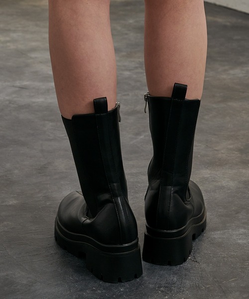 Ezick(エジック)の「美脚トラックソールサイドゴアブーツ(ブーツ・レディース・ブラック/ブラウン・MEDIUM/LARGE)」の4枚目の写真