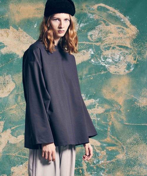 MAISON SPECIAL（メゾンスペシャル）の「《ユニセックスアイテム》スマッシングポンチプライムオーバークルーネックロングスリーブTシャツ 【MAISON SPECIAL/メゾンスペシャル】（Tシャツ/カットソー・メンズ・オフホワイト/ブラック/グリーン/ブルー/パープル/オレンジ/チャコールグレー/イエロー・0/1/2）」の3枚目の写真