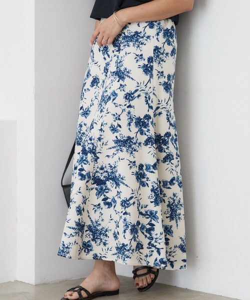 INCEDE(インシード)の「単色フラワープリント ブッチャースカート(スカート・レディース・ブラック/ブラウン/ブルー・LL/3L/4L/TL/M)」の3枚目の写真