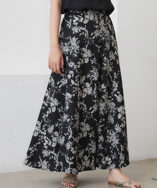 INCEDE(インシード)の「単色フラワープリント ブッチャースカート(スカート・レディース・ブラック/ブラウン/ブルー・LL/3L/4L/TL/M)」の2枚目の写真