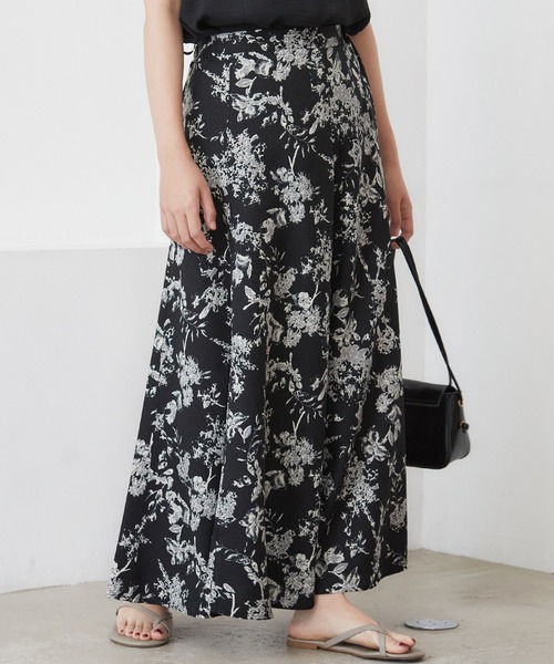 INCEDE(インシード)の「単色フラワープリント ブッチャースカート(スカート・レディース・ブラック/ブラウン/ブルー・LL/3L/4L/TL/M)」の4枚目の写真